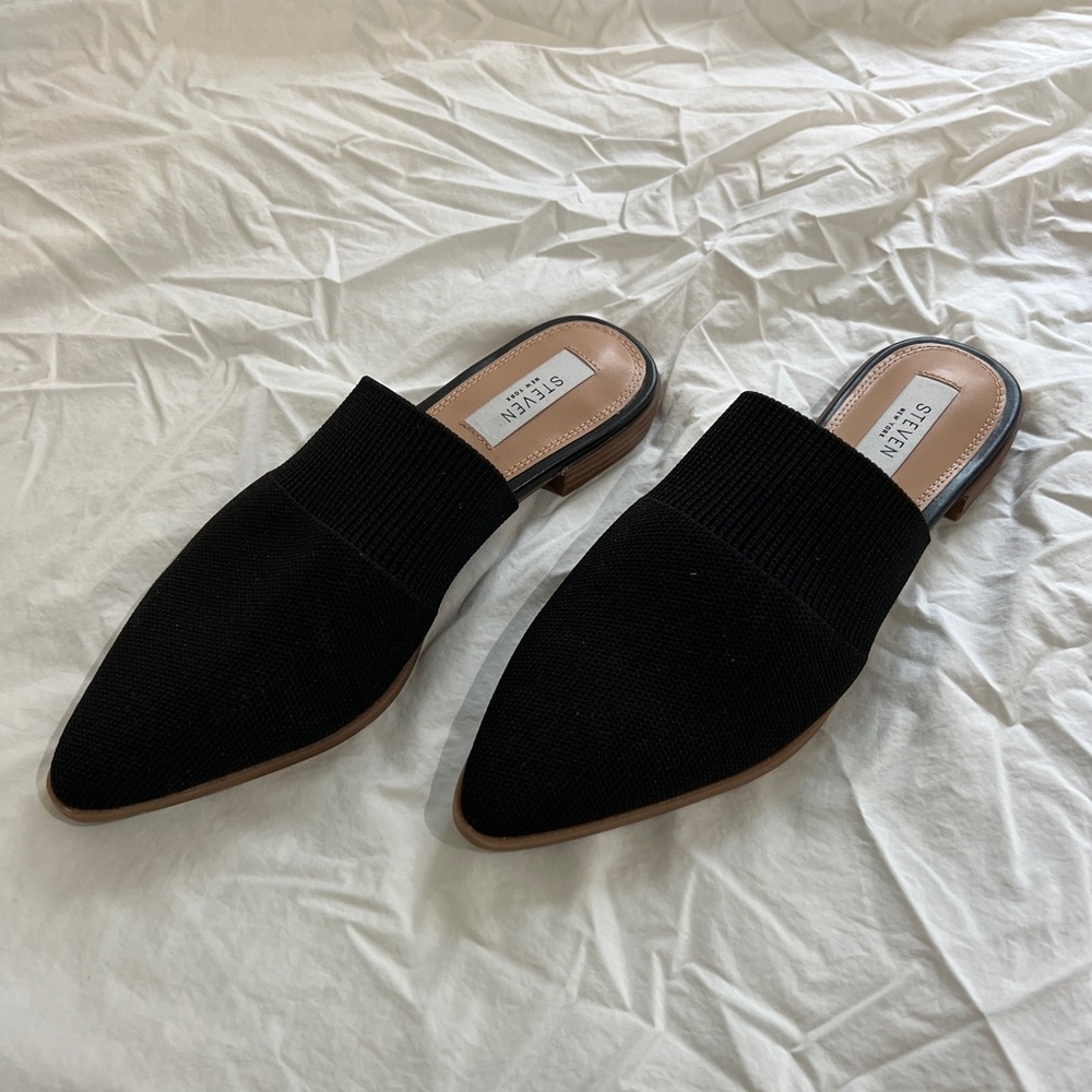 Steve Madden Black Pointed Knit Mules